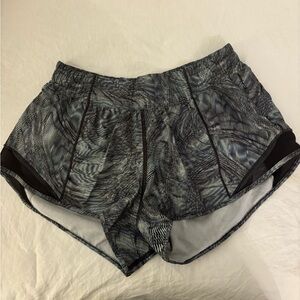 lululemon hotty hot shorts!